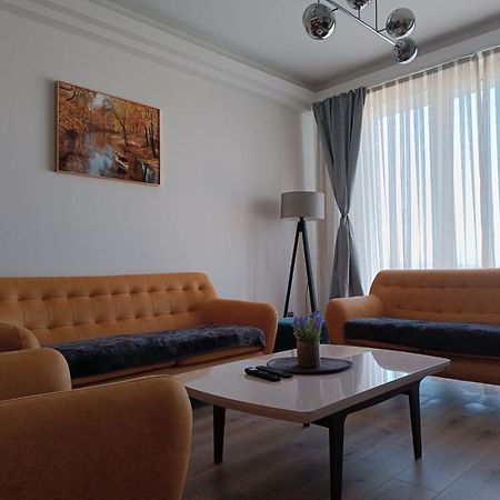 19Th & 18Th Floor Secure Apartments With Pool & Fitness & Parking Included In Price Skopje Exterior photo