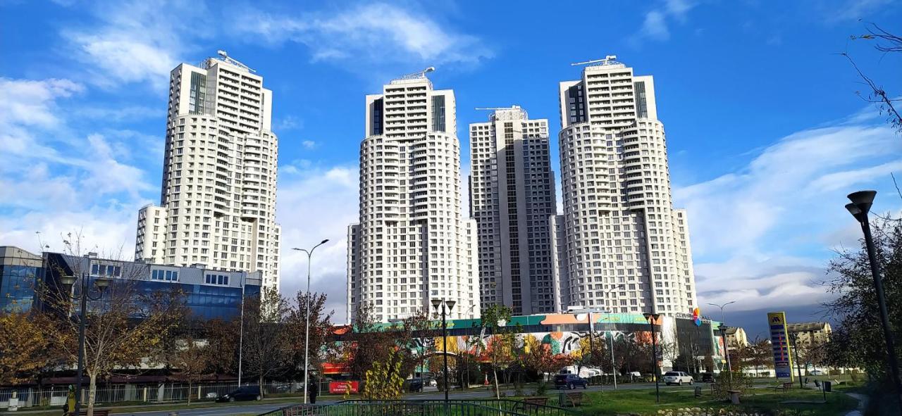 19Th & 18Th Floor Secure Apartments With Pool & Fitness & Parking Included In Price Skopje Exterior photo