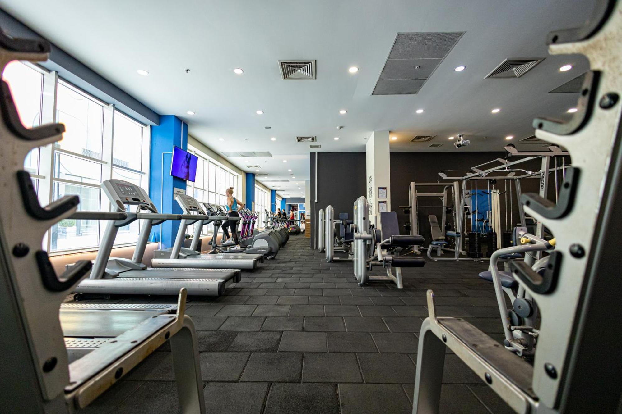 19Th & 18Th Floor Secure Apartments With Pool & Fitness & Parking Included In Price Skopje Exterior photo