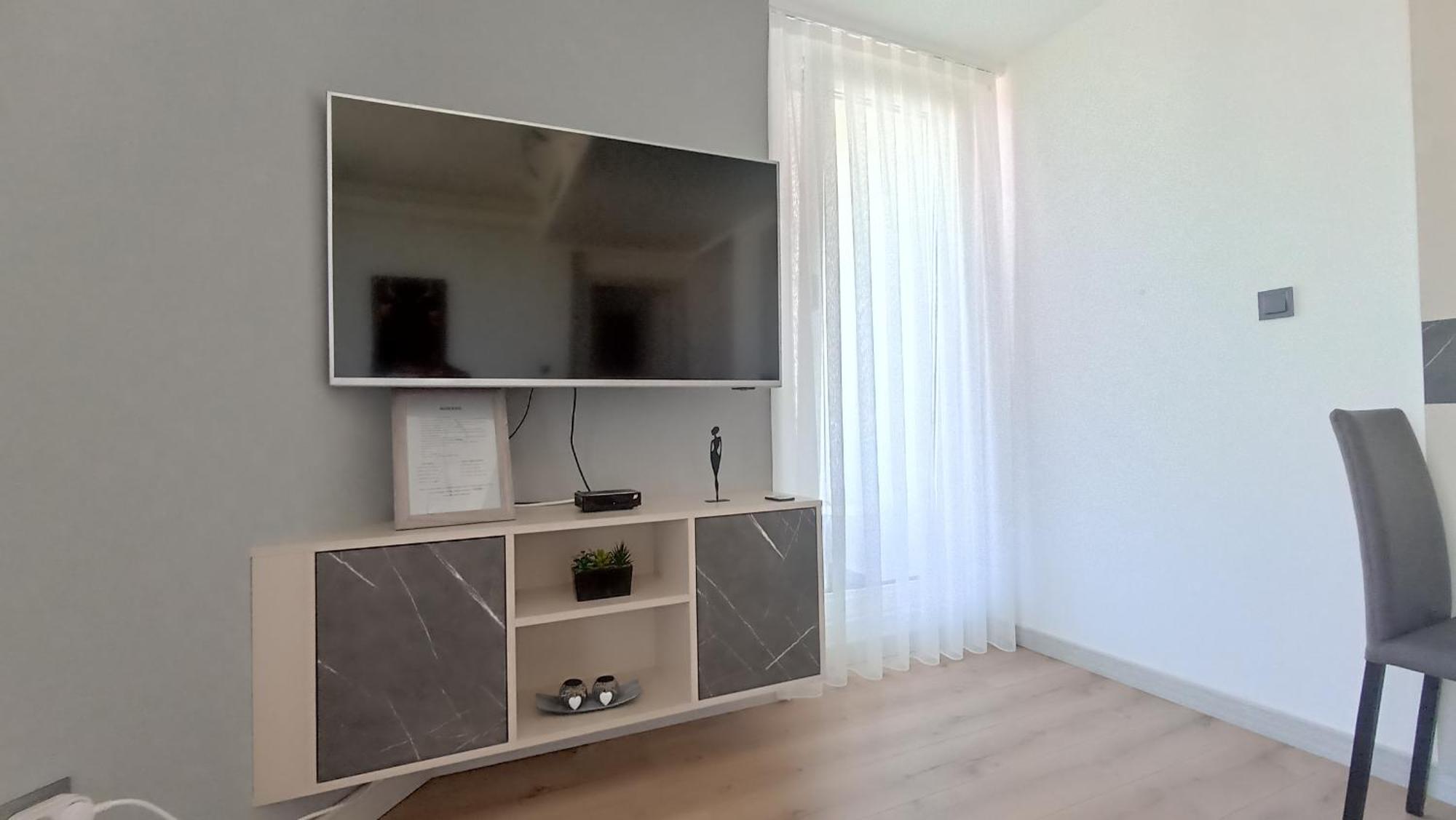 19Th & 18Th Floor Secure Apartments With Pool & Fitness & Parking Included In Price Skopje Exterior photo