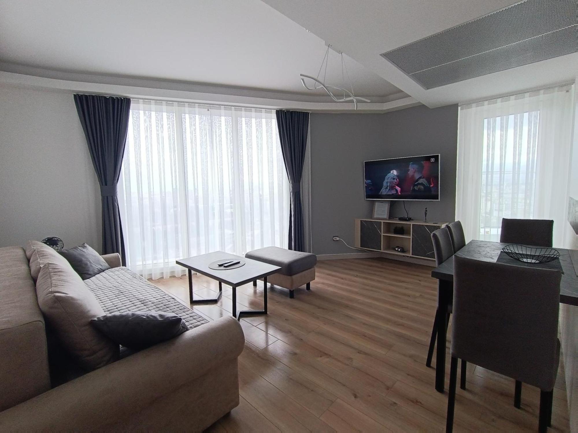 19Th & 18Th Floor Secure Apartments With Pool & Fitness & Parking Included In Price Skopje Exterior photo