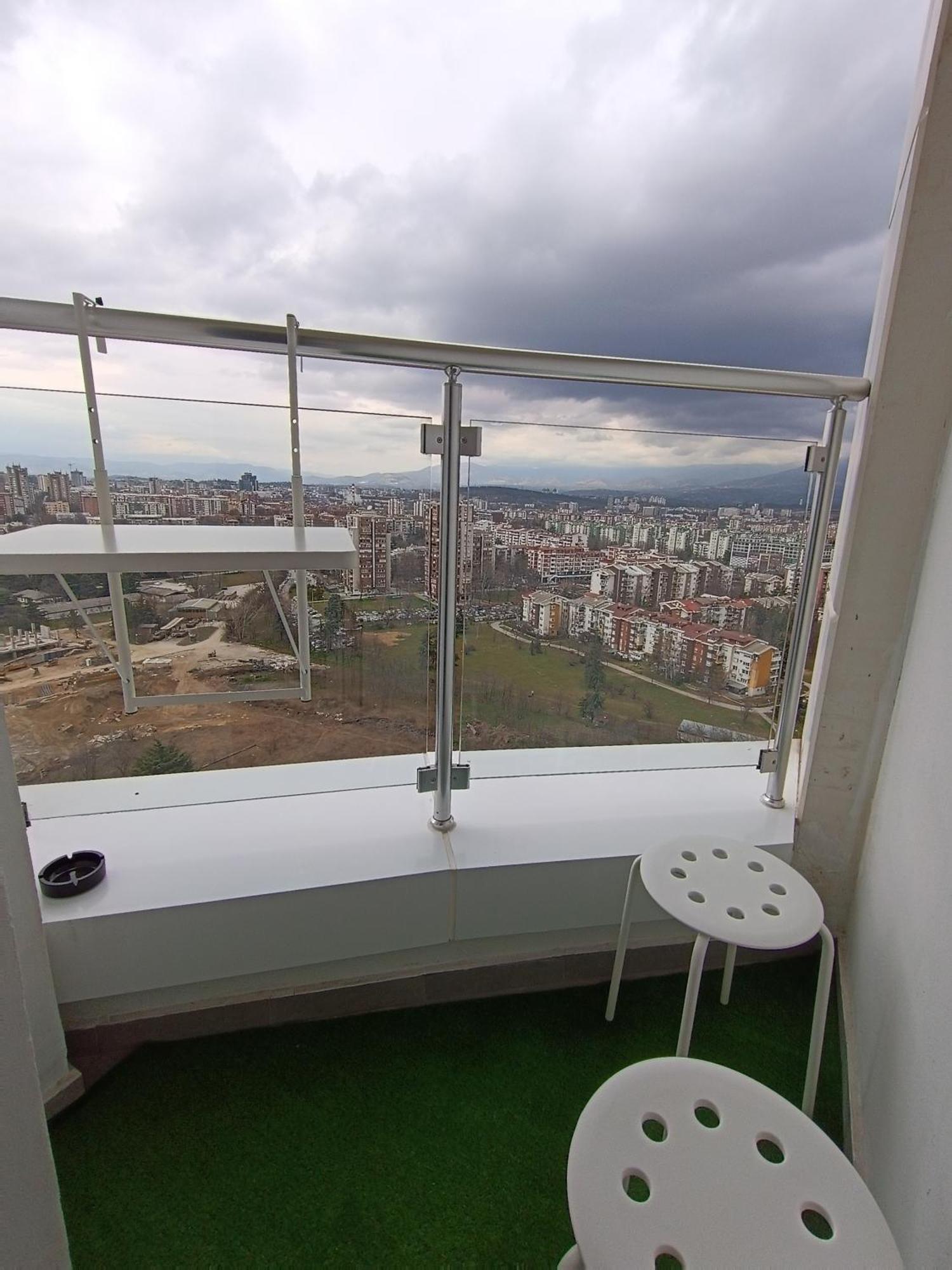 19Th & 18Th Floor Secure Apartments With Pool & Fitness & Parking Included In Price Skopje Exterior photo