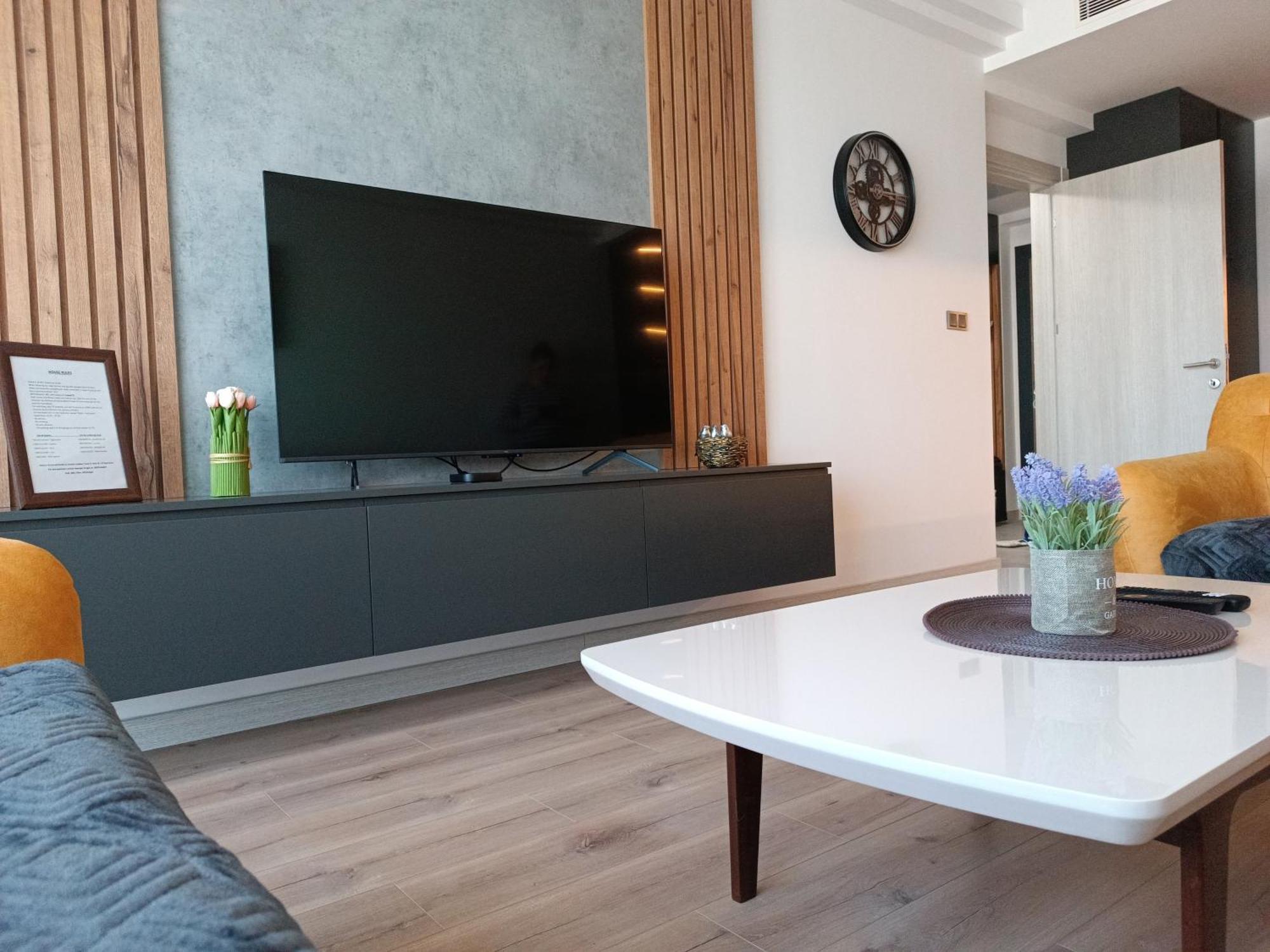 19Th & 18Th Floor Secure Apartments With Pool & Fitness & Parking Included In Price Skopje Exterior photo