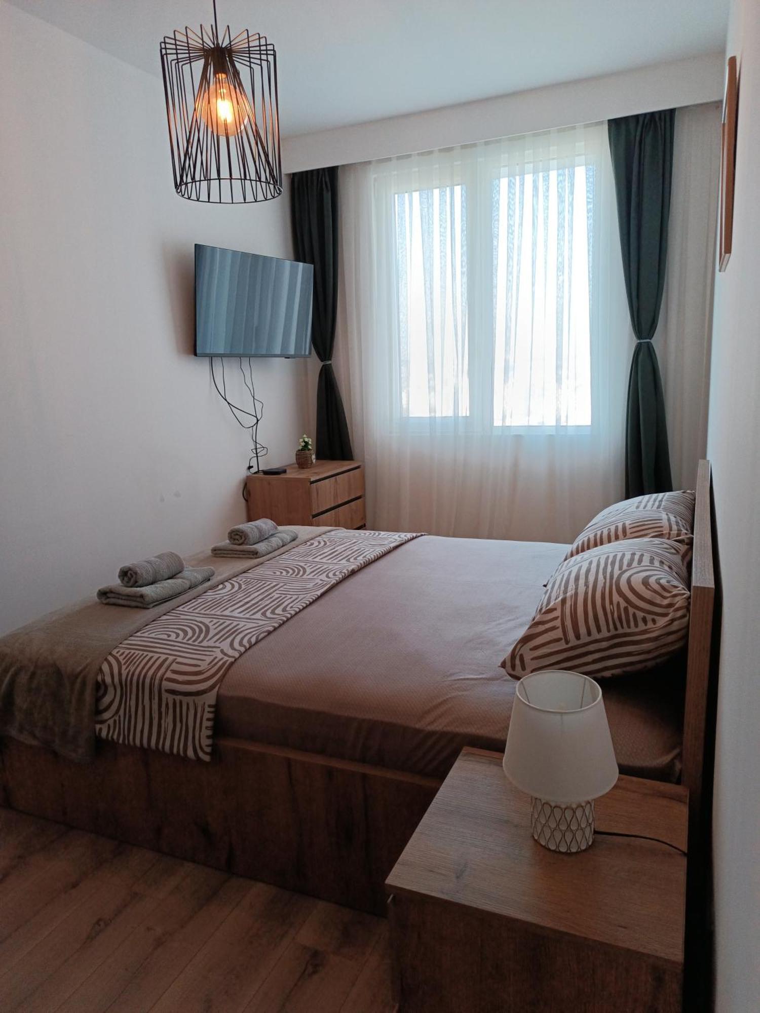 19Th & 18Th Floor Secure Apartments With Pool & Fitness & Parking Included In Price Skopje Exterior photo