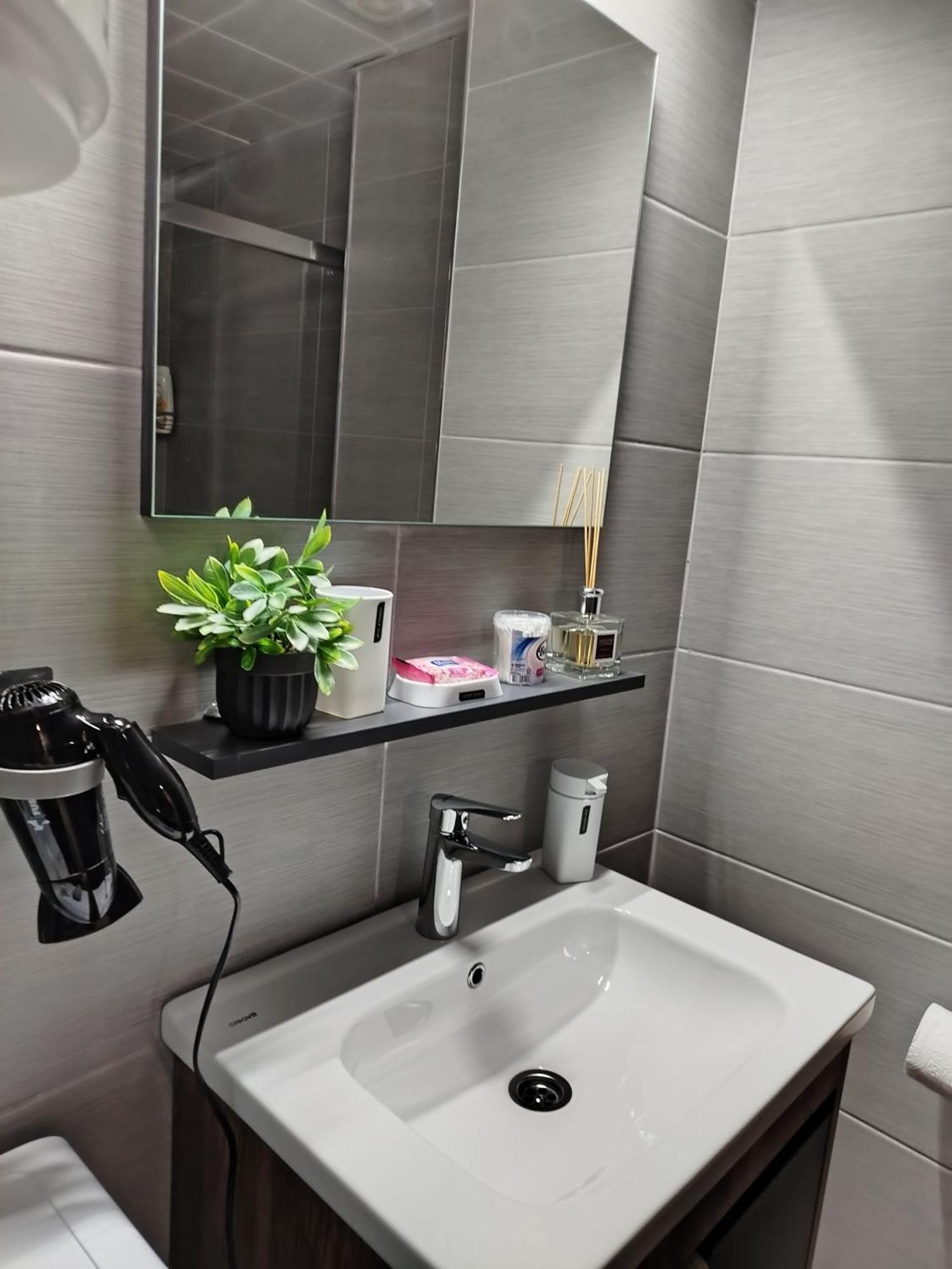 19Th & 18Th Floor Secure Apartments With Pool & Fitness & Parking Included In Price Skopje Exterior photo